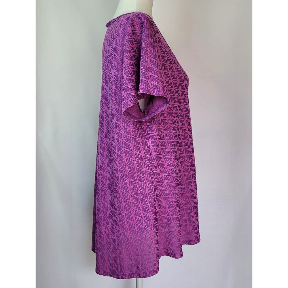 LuLaRoe Purple Feathers Short Sleeve Tunic Top Women's Size Large High-Low Hem - Picture 2 of 9